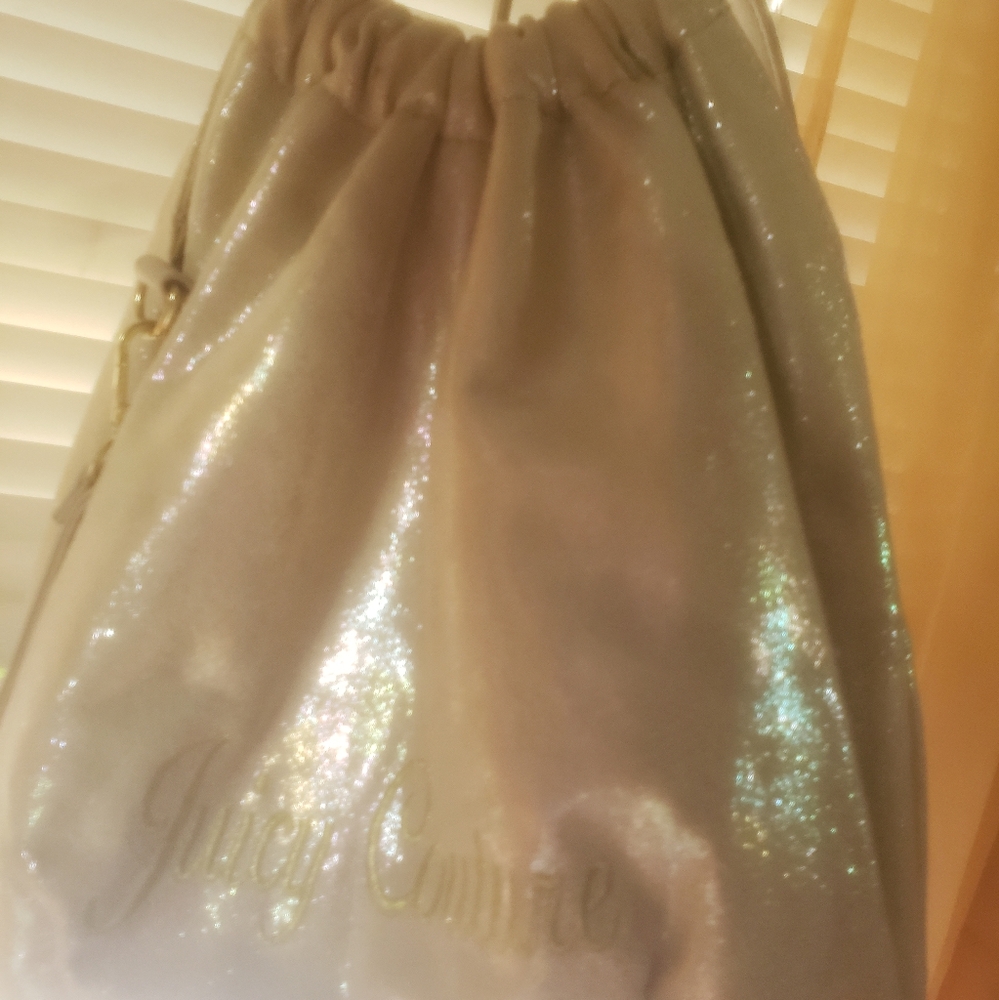 Gorgeous Beautiful JUICY COUTURE WRISTLET/ SHOULDER BAG!!